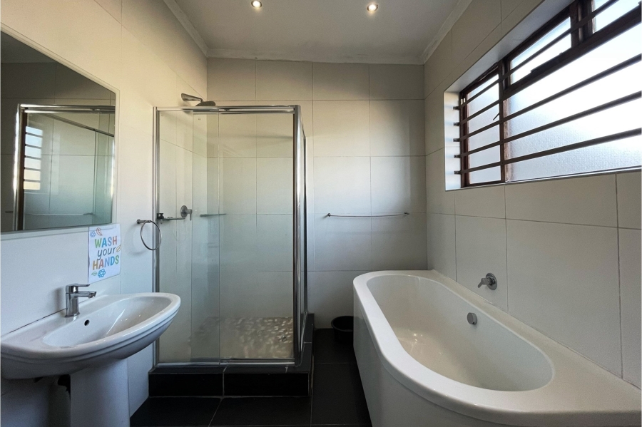 3 Bedroom Property for Sale in Wynberg Western Cape